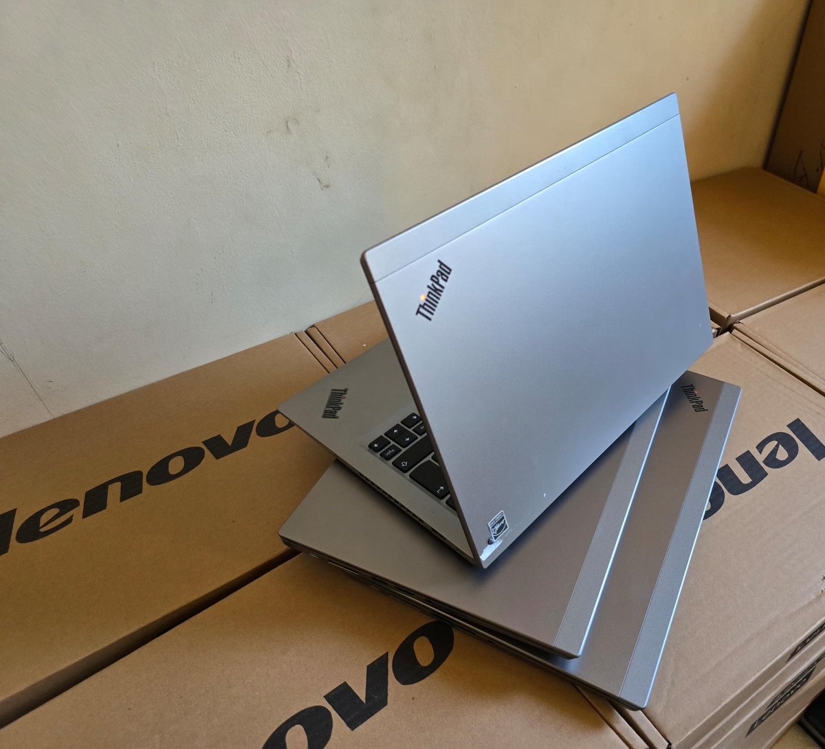 Sui_Genesiszw's tweet image. $320~ Lenovo ThinkPad T490s 8th Gen Core i7 16GB RAM 256GB SSD 14 inches Metallic Body