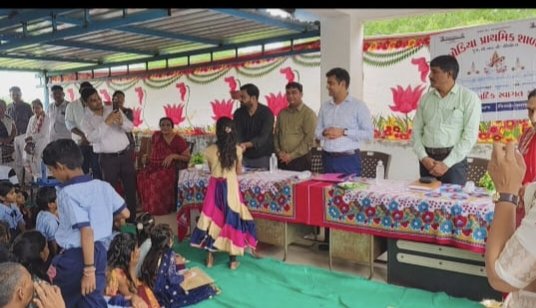 TdoMeghraj's tweet photo. આજ રોજ મેઘરજ તાલુકા ના લાલોડીયા પ્રા.શાળા નં.૨ માં શાળા પ્રવેશોત્સવ યોજાયો જેમાં માન્ય.જિલ્લા વિકાસ અધિકારી સાહેબશ્રી અરવલ્લી,તાલુકા વિકાસ અધિકારી શ્રી,કાર્યપાલક ઇજનેરશ્રી,શાળા ના એસ.એમ.સી.સભ્યશ્રીઓ અને ગ્રામજનો ઉપસ્થિત રહ્યા. https://t.co/pfZBqIZwUd
