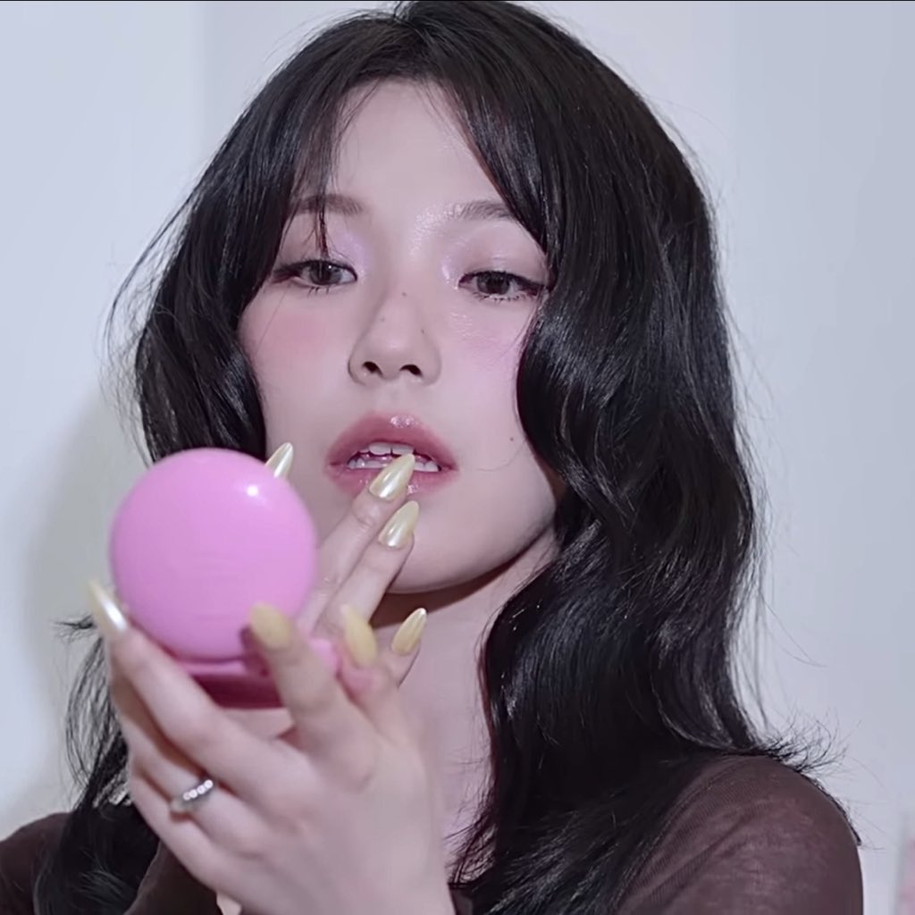 picsofjiheon's tweet image. &amp;lt;3