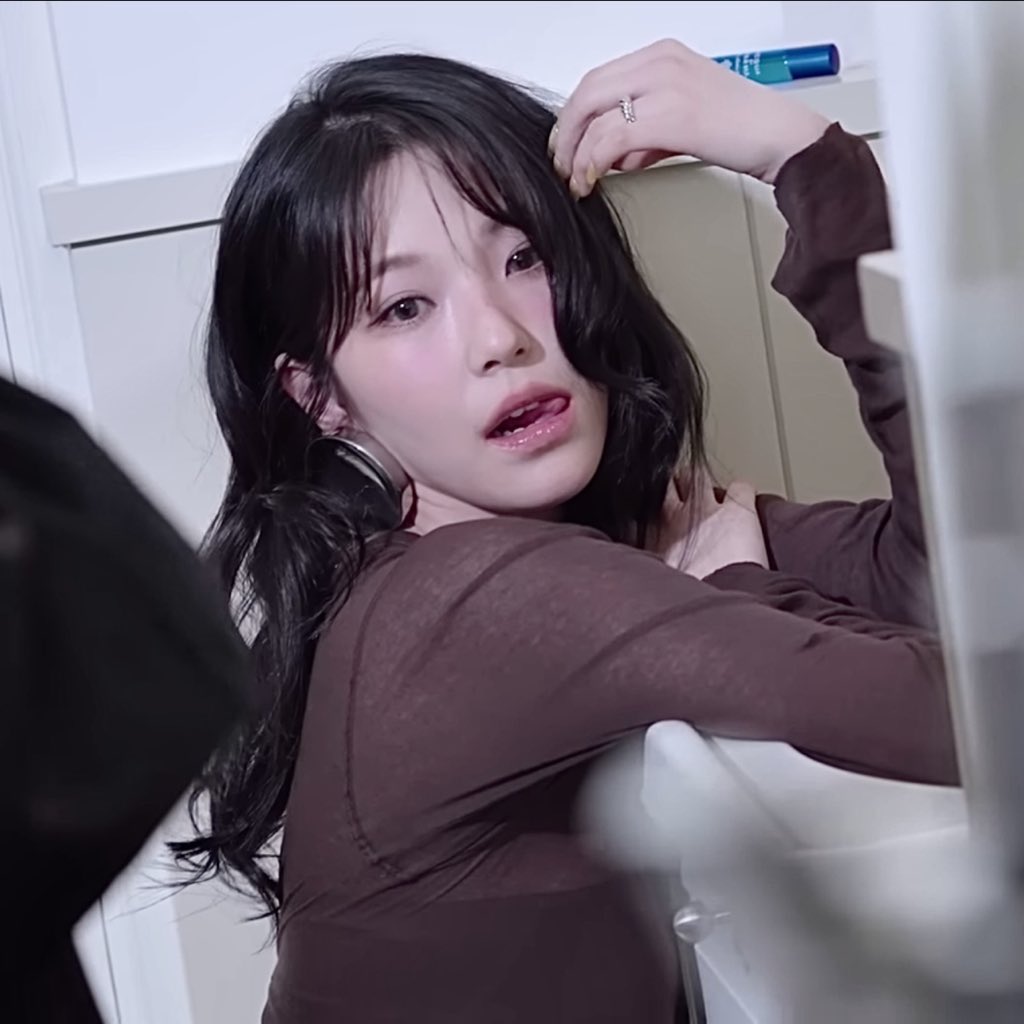 picsofjiheon's tweet image. &amp;lt;3