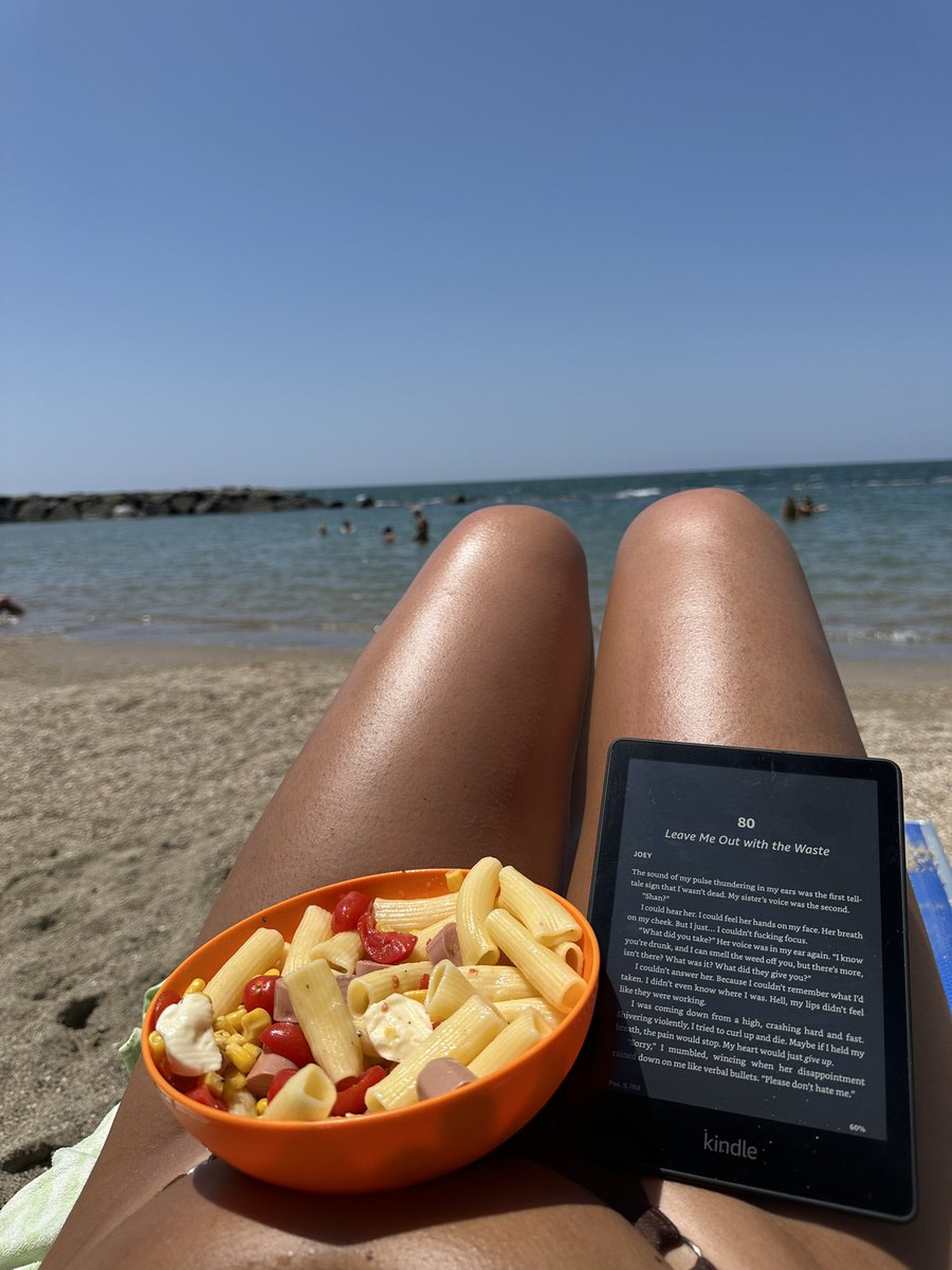 gio’s in her tog era🌷📖☕️ tweet media