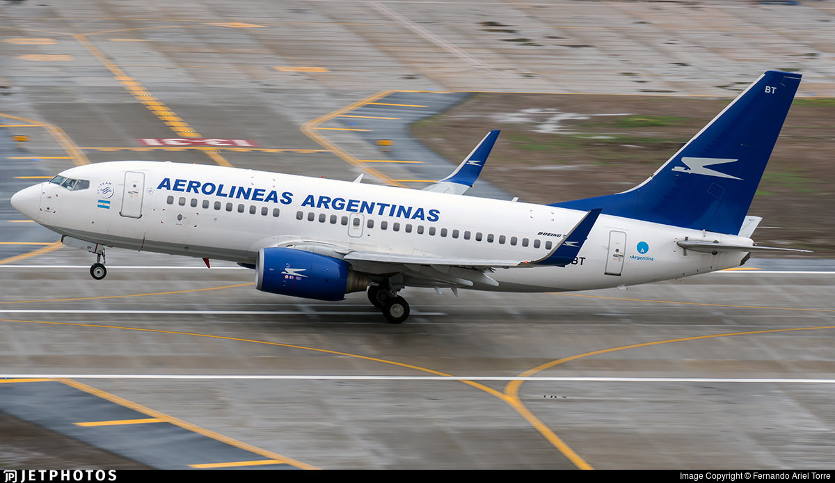 🇦🇷 Tras 16 años de operaciones con Aerolíneas Argentinas, el Boeing 737-76N LV-CBT se despidió de Argentina 

La aeronave partió hace minutos de Ezeiza rumbo a Lima, cubriendo el vuelo AR 1046