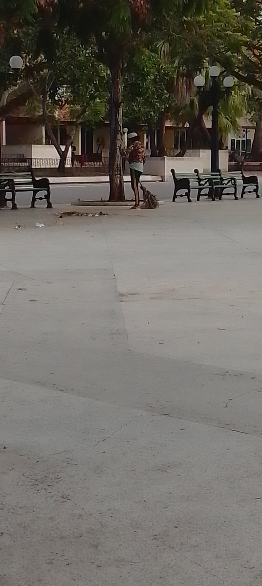 Amanece en #CiegoDeÁvila #Cuba 🇨🇺, en el parque #Martí nos preparamos para la #FeriaDeEmpleo.
Buenos días amig@s de X.