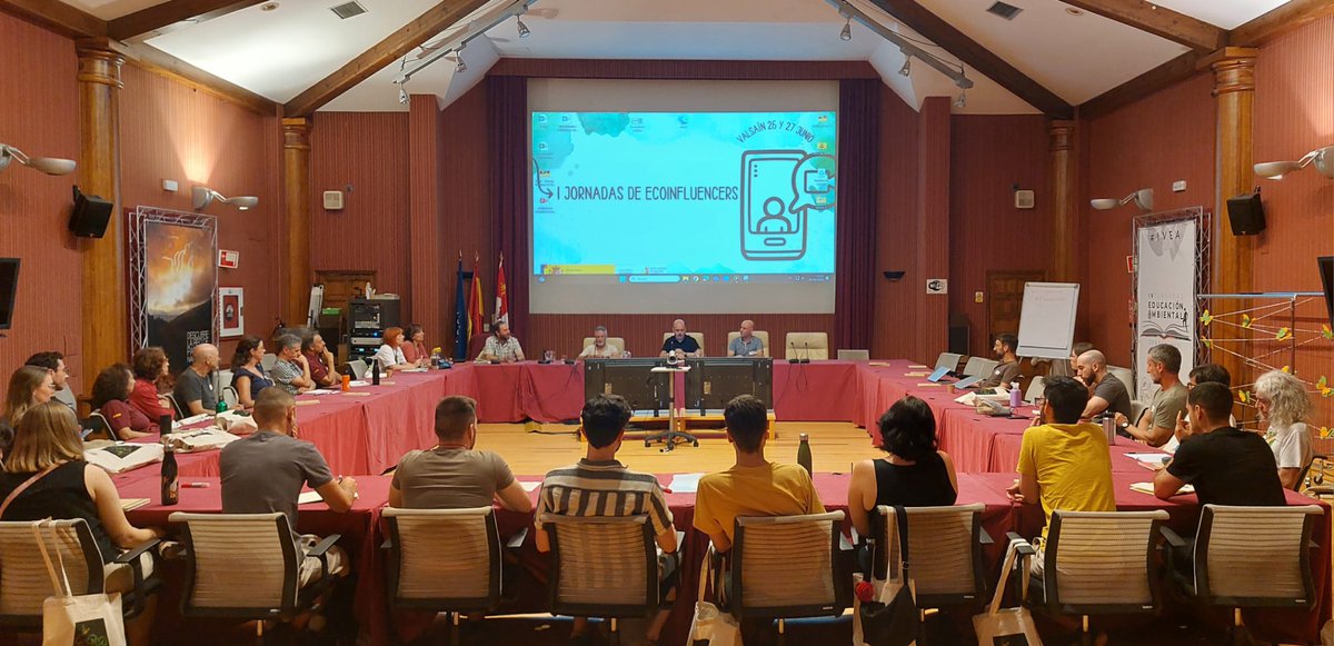 oapngob's tweet image. 🤔¿Llegamos a todo el mundo o solo a quienes ya están sensibilizados?
🌪️¿Existe en una vorágine de información imposible de digerir?
En la I Jornada #Ecoinfluencers del #CENEAM reflexionamos sobre cómo concienciar:📢informar,🔎despertar el espíritu crítico,💪invitar a la acción