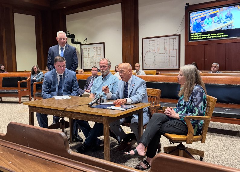 TIDMAN STRONG
Powerful day at the State House as we heard heartbreaking testimony from the parents of CO Matt Tidman—nearly beaten to death with prison weight equipment.

Matt’s Law will ban free weights in prisons &amp; protect those who protect us.

 🇺🇸💙💪🏻
#RepX #TidmanSTRONG