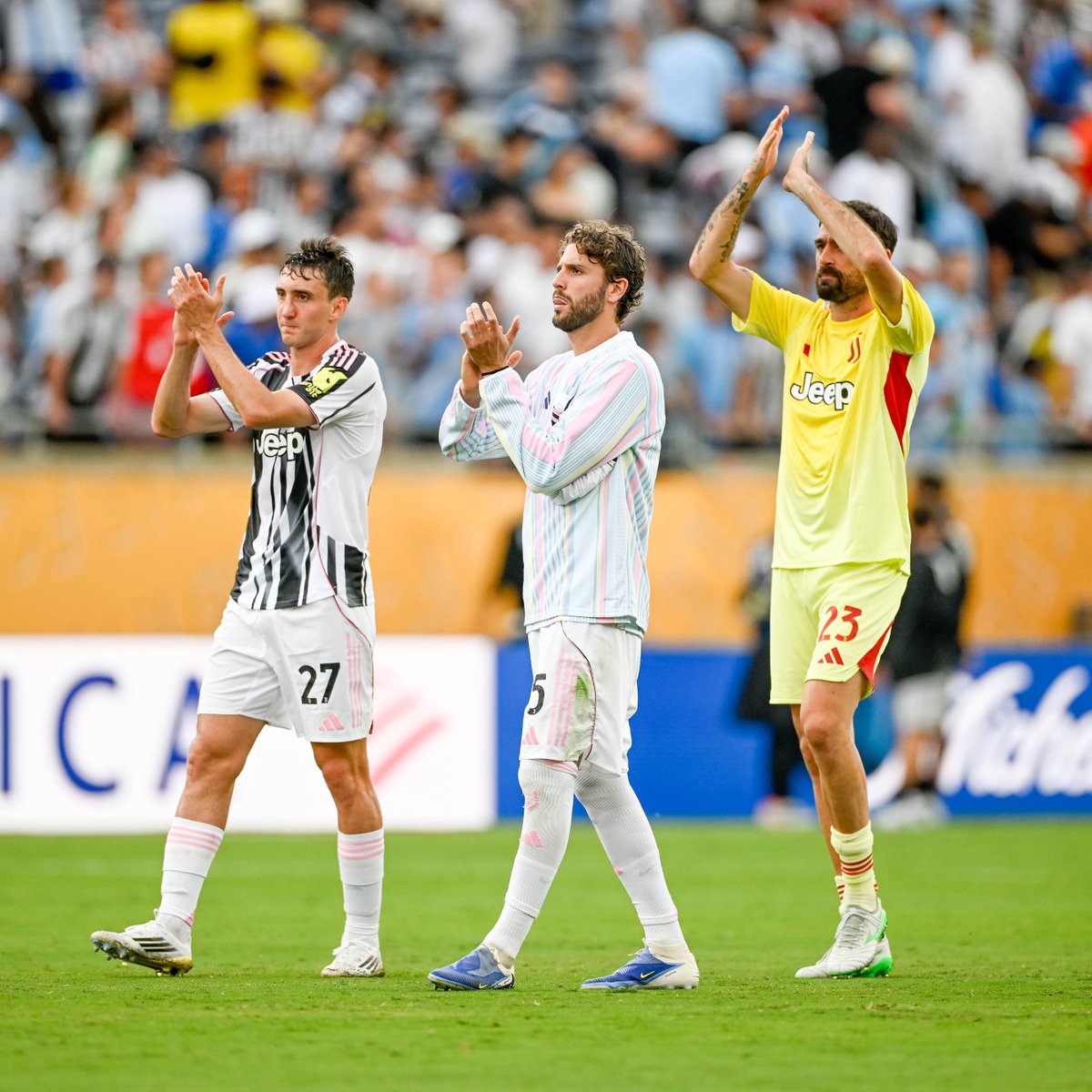 Cuma mau ngasih tau, kita selalu mendukung apapun yang terjadi pada tim dan klub ini.

Fino alla fine.