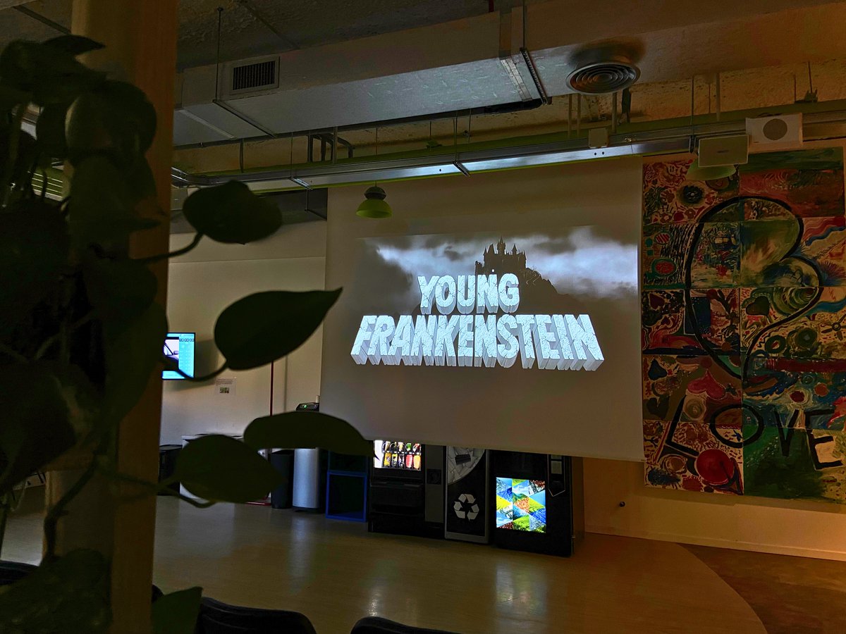 SMI_Group_IT's tweet image. 🎬 Per il terzo appuntamento di CosmiFriends, occasioni per condividere i nostri hobby e le nostre passioni, abbiamo visto Frankenstein Junior, il film cult firmato Mel Brooks entrato nella storia della commedia e del cinema.

🍿 Abbiamo ideato CosmiFriends per avere…