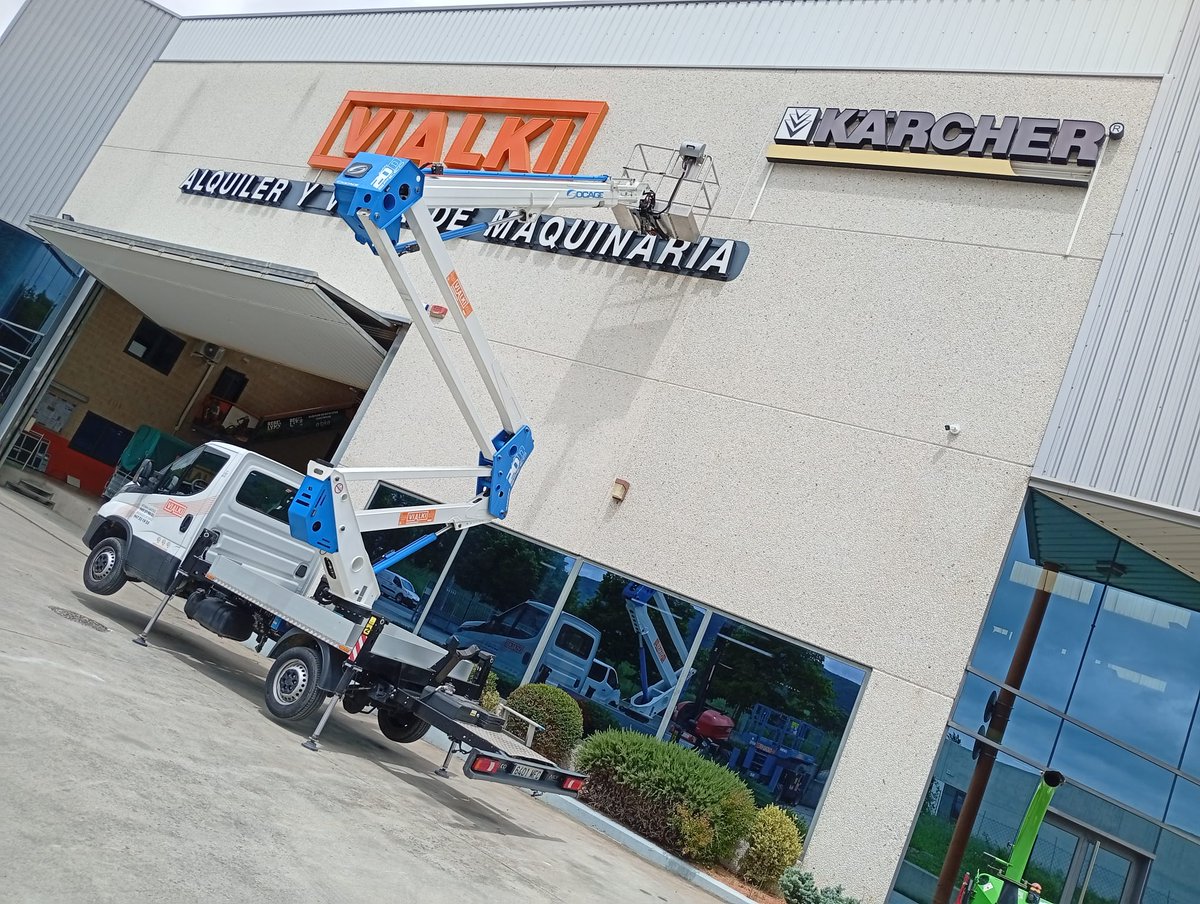 Un #CamionPlataforma ofrece mayor movilidad, estabilidad y versatilidad que una #PlataformaElevadora en terrenos urbanos y rurales donde el desplazamiento durante las labores de mantenimiento es frecuente. 

✨Nosotros ya lo hemos comprobado!

#Vialki #AlquilerDeMaquinaria
