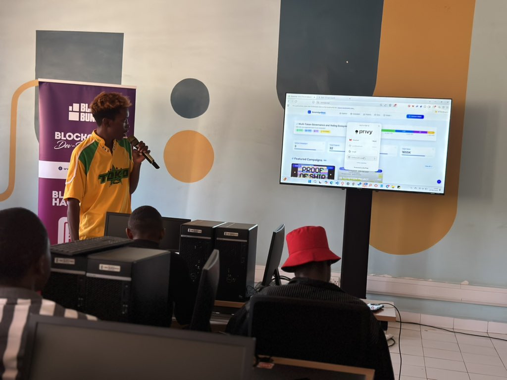 CeloUganda's tweet image. Day 1 @BChainDevFest in Kampala
w/ @illmindofbanana launching SovSeas campaign for devs in the hackathon room
Main event tomorrow at Motiv, see you there 🌍
