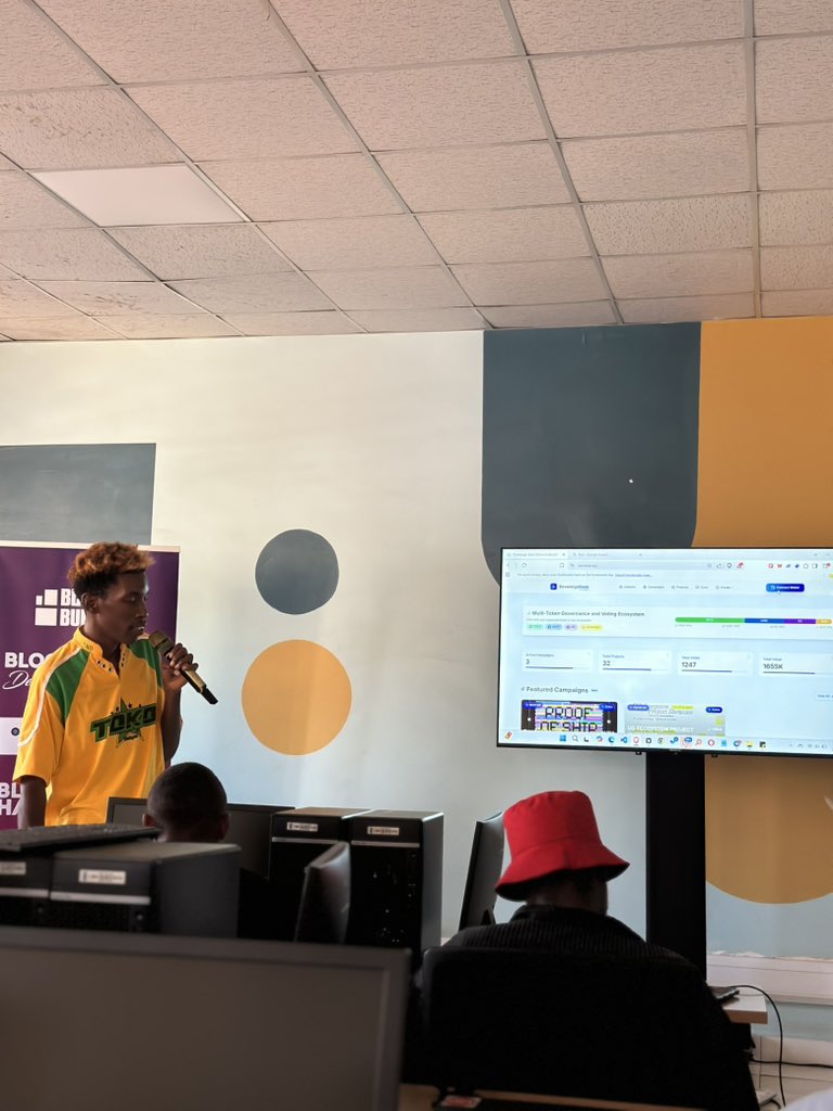 CeloUganda's tweet image. Day 1 @BChainDevFest in Kampala
w/ @illmindofbanana launching SovSeas campaign for devs in the hackathon room
Main event tomorrow at Motiv, see you there 🌍