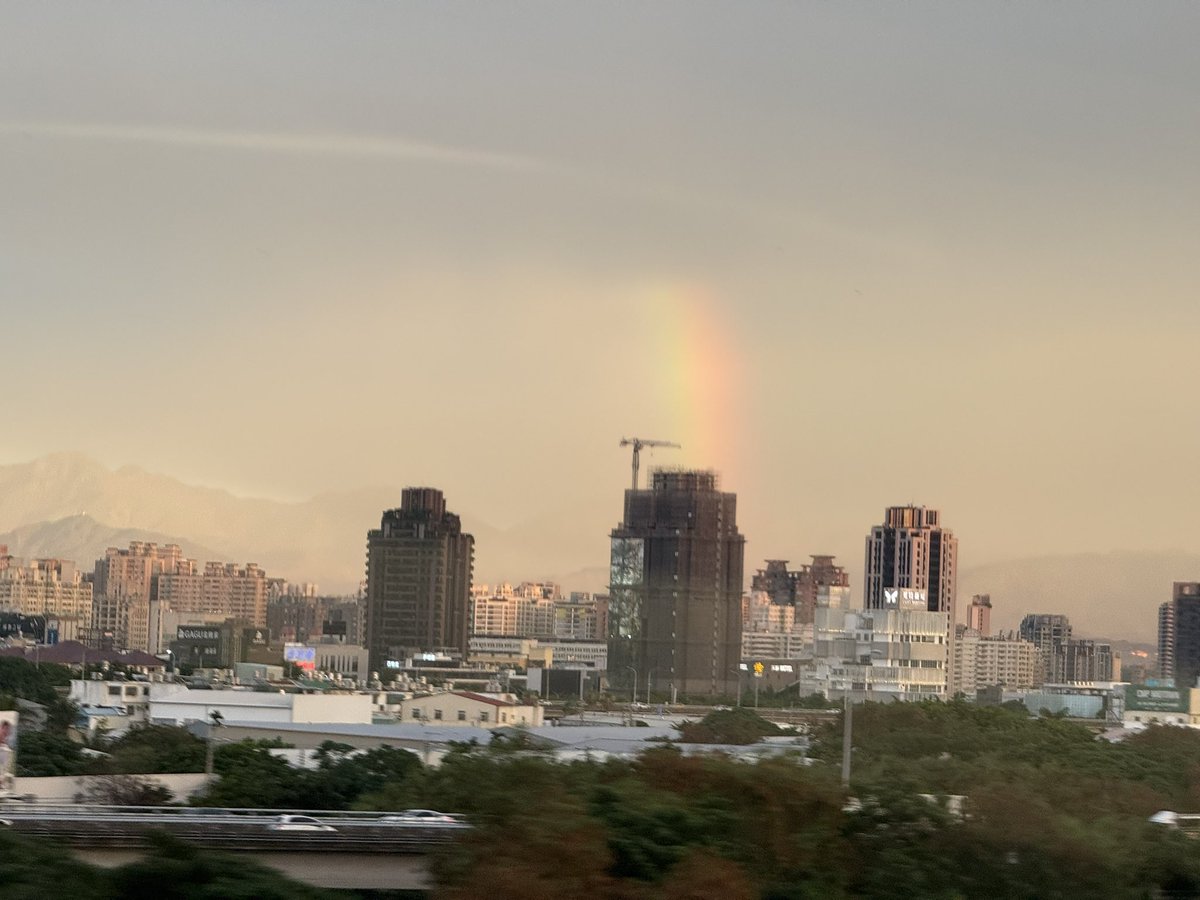 電車から虹が見えた🌈