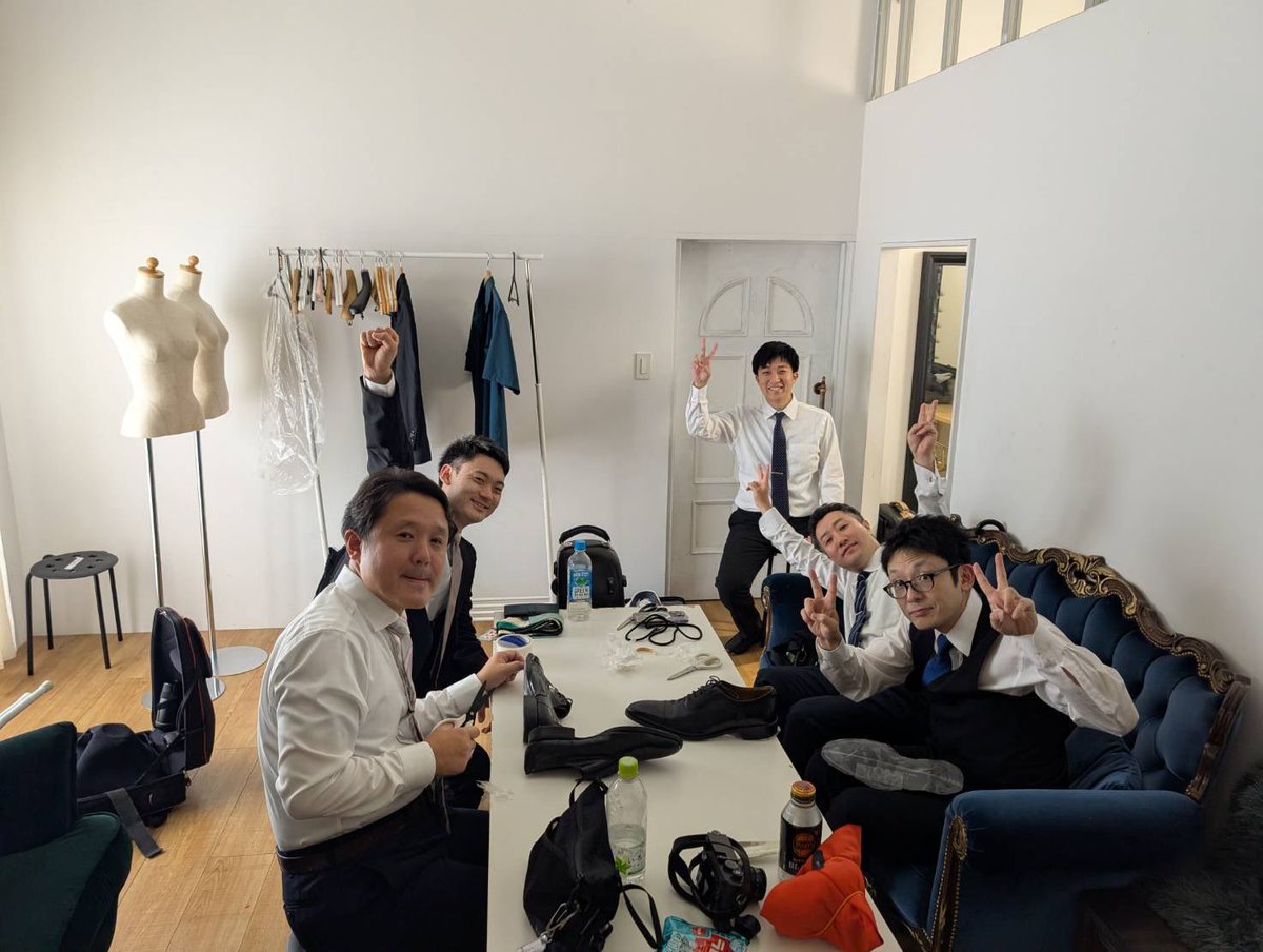 ZERO再始動です！
先日はみんなで写真撮影！
相変わらず集まるとくだらない話で盛り上がって時間を忘れました😊
やっぱりZERO楽しいね‼️
コンサート情報お見逃しなく！