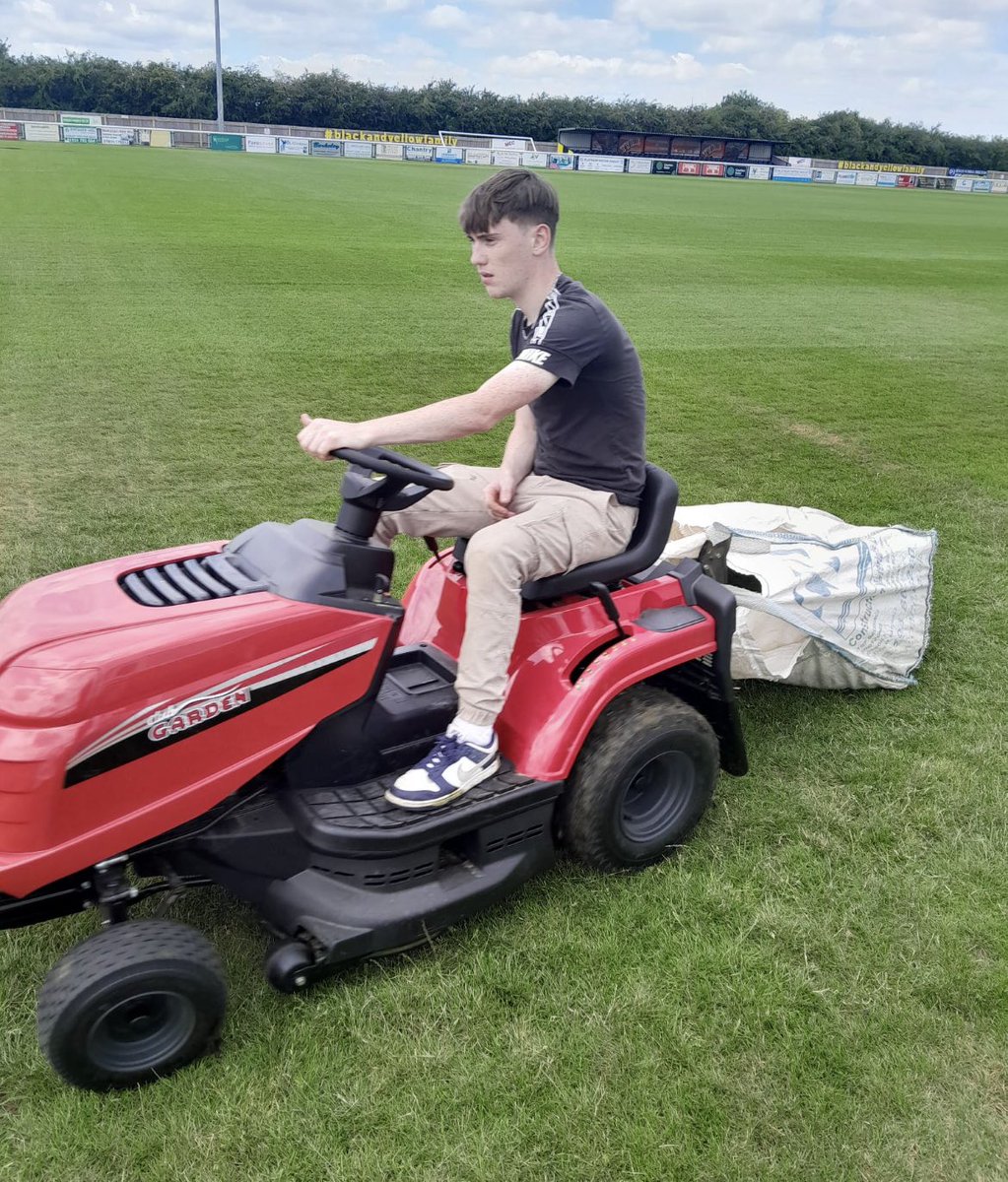 Show em the ropes they say..Freddie’s Grandson Corey getting behind the wheel today. 🖤💛