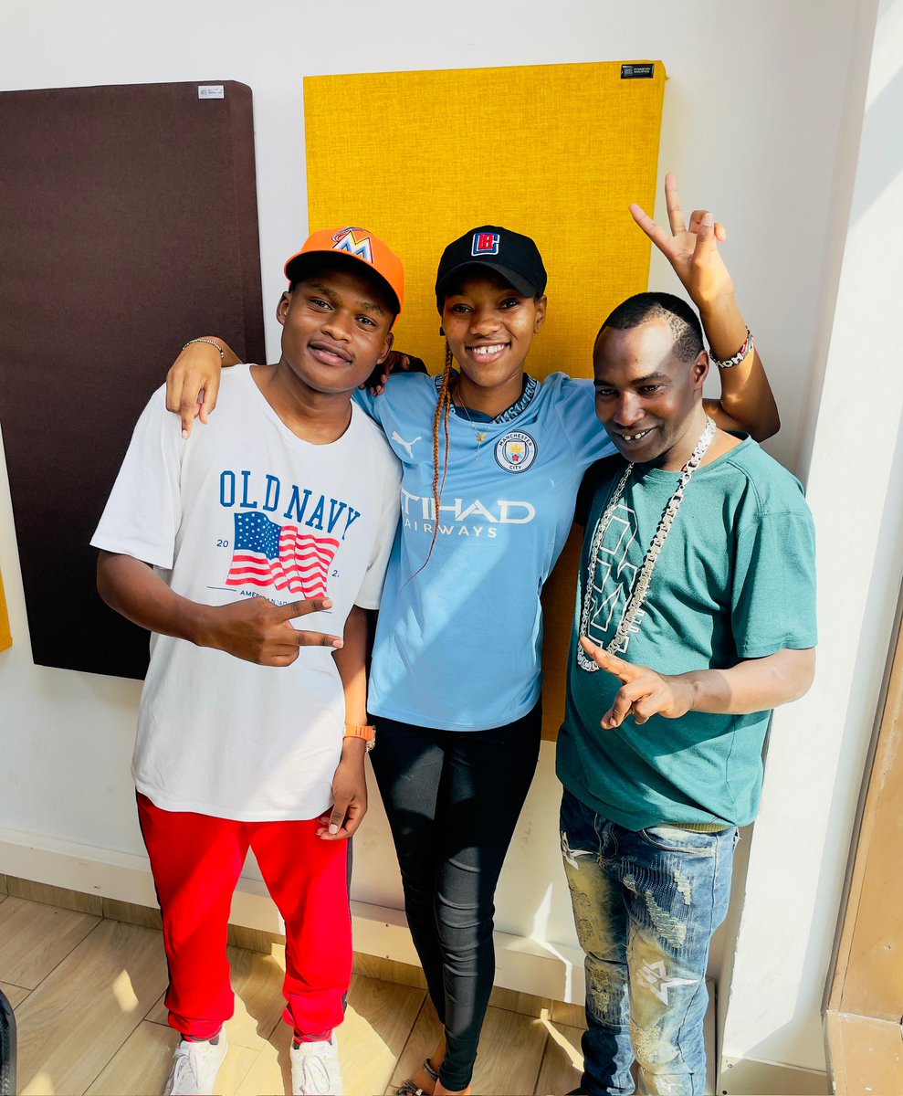 Turn up your volume for #Goteana special edition!
<a href="/KairetuKene001/">Double K</a> , <a href="/abonokohdeh/">Bonoko Deh</a> &amp; DJ Major na wewe mpaka 7PM
_89.5FM Ndio Frequency _
Stream live on ghettoradio.co.ke
#Goteana #stenjenijamo