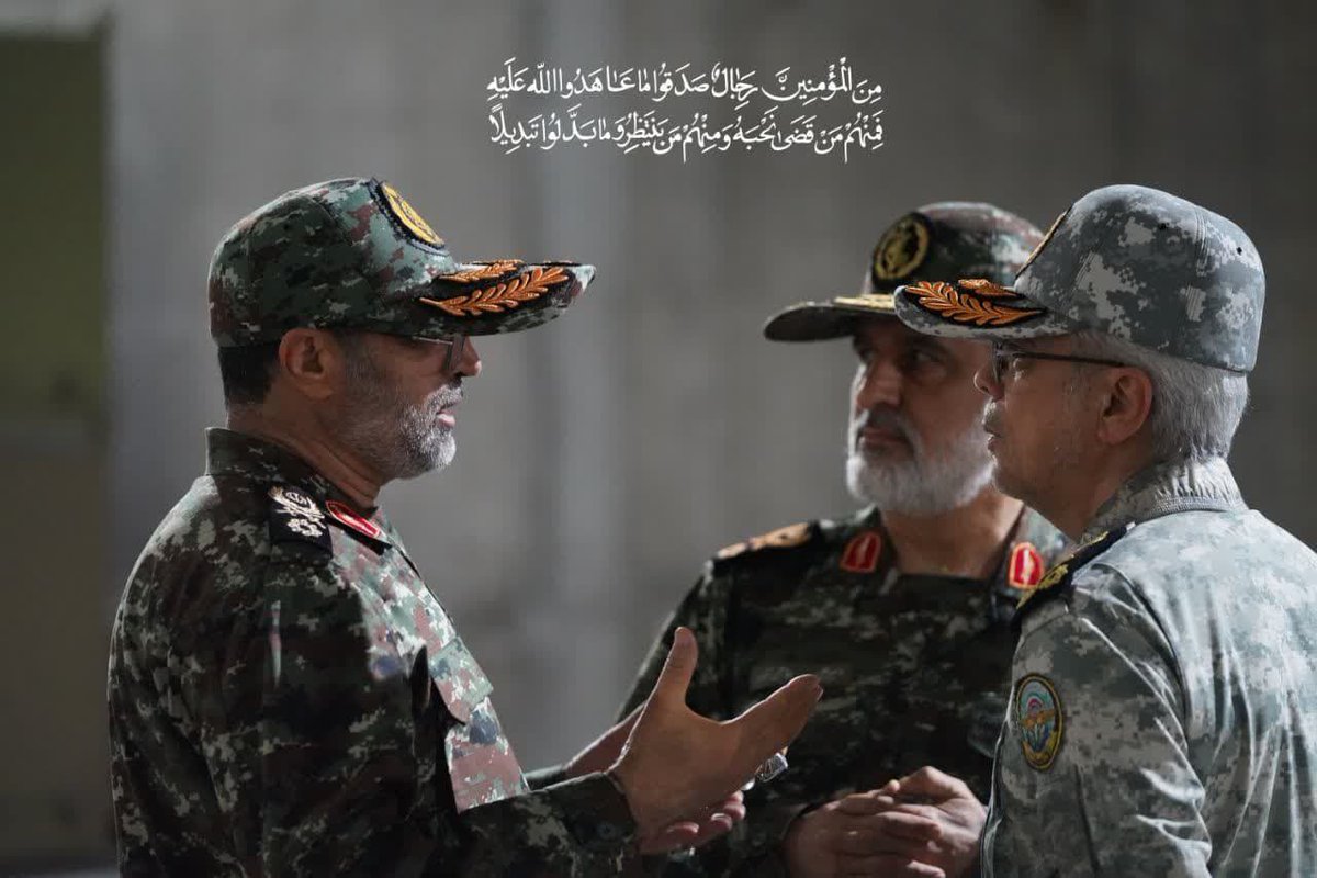 Hossein01001101's tweet photo. سرداران سرافراز شهید محمد باقری، امیرعلی حاجی‌زاده و محمود باقری https://t.co/7uFmsKjvJK