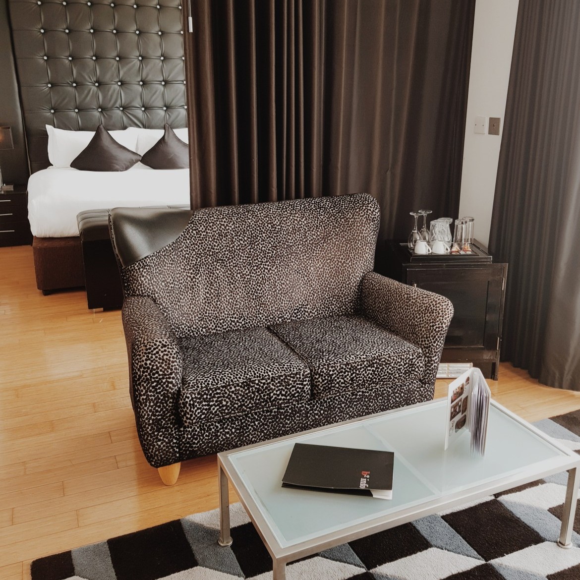 Bermondsey Sq Hotel (@b2hotel) on Twitter photo Up on the roofโฆ check into our Lucy Suite, soak up the sun and chill in our hot tub
Save up to 15% on a stay in Lucy bermondseysquarehotel.co.uk/offers/
#penthousesuite #hottub #hotelroomwithhottub #summerinlondon #bermondsey #summervacation <a href="/bespokehotels/">Bespoke Hotels</a> #romanticgetaway #weekendstay Up on the roofโฆ check into our Lucy Suite, soak up the sun and chill in our hot tub
Save up to 15% on a stay in Lucy bermondseysquarehotel.co.uk/offers/
#penthousesuite #hottub #hotelroomwithhottub #summerinlondon #bermondsey #summervacation <a href="/bespokehotels/">Bespoke Hotels</a> #romanticgetaway #weekendstay