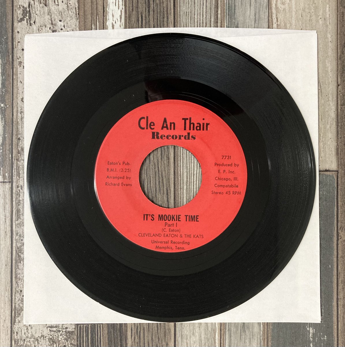 djstuf's tweet image. Cleveland Eaton &amp;amp; The Kats – It‘s Mookie Time

Black Jazz Records의 팬이라면 반가울 Cleveland Eaton과 훵크밴드 The Kats와의 합작. 이 트랙은 7인치로만 발매됐다. #45friday #raregroove #funk45 #clevelandeaton