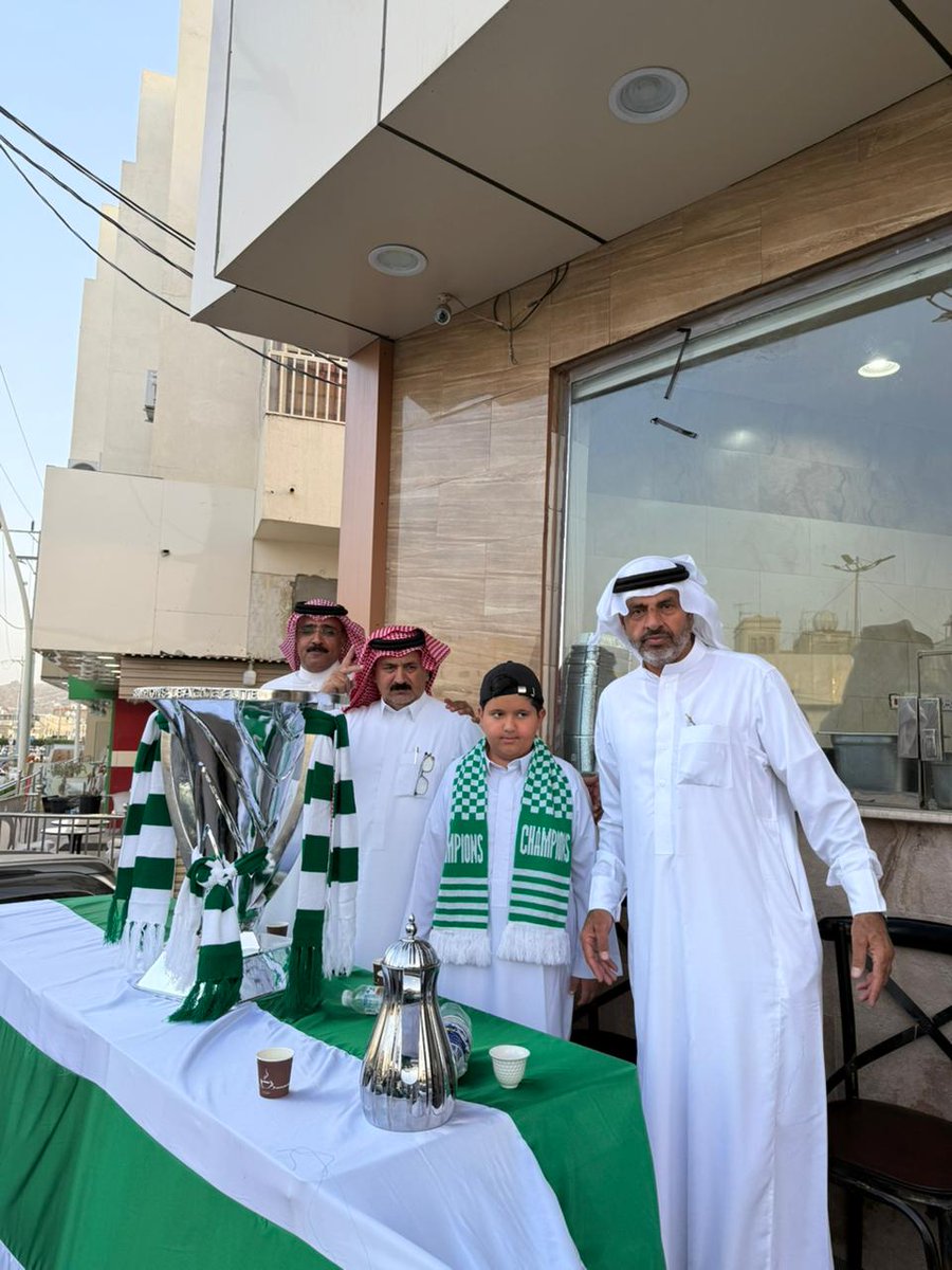 اقام كبير مشجعي الاهلي في محافظة بلقرن عيدبن سعد
القرني حفل كبير بمناسبة
تحقيق الاهلي لبطولة اسيا
وقد توافد محبي الاهلي
من كل المناطق المجاورة
لمشاركة فرحة جمهور
الاهلي الكبير
#الاهلي_بطل_آسيا