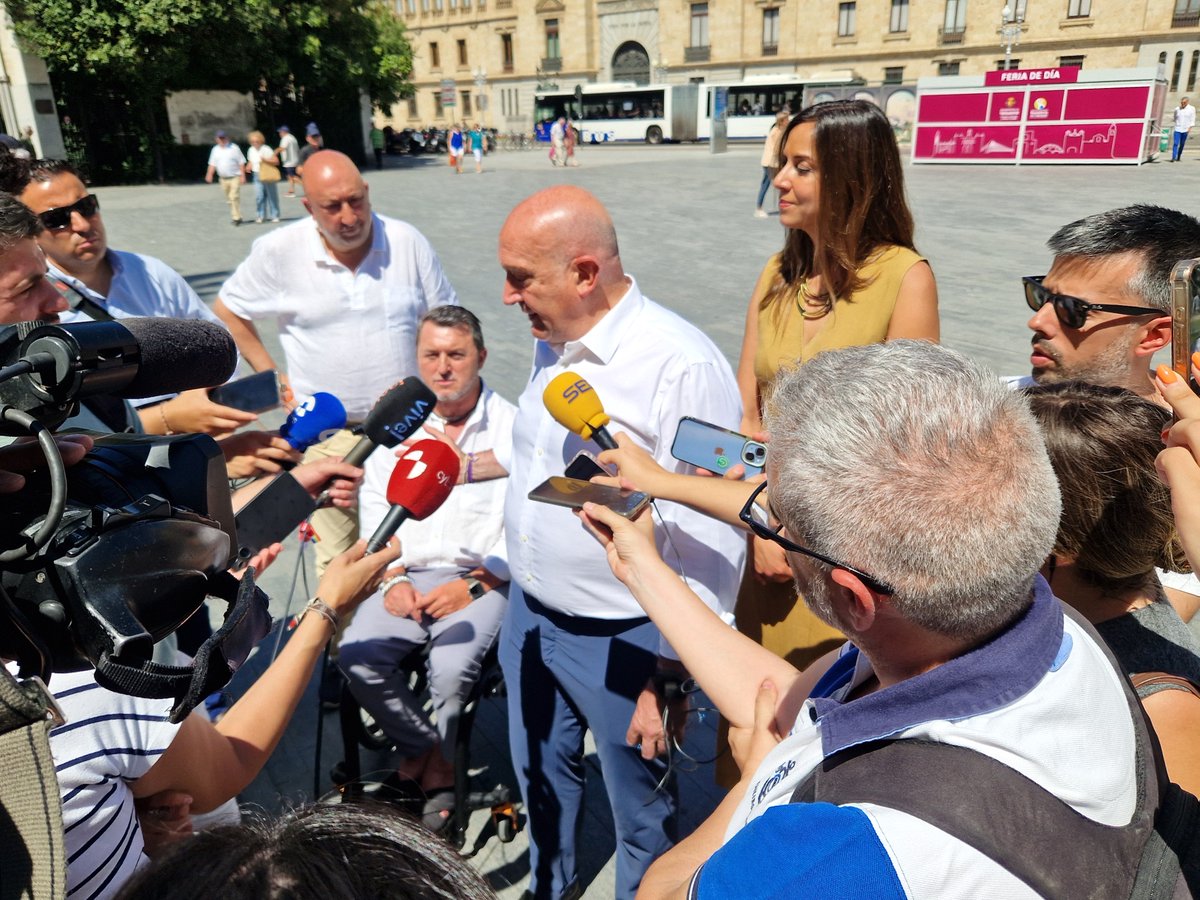 IMPULSA_CyL's tweet image. 📢Más #accesibilidad, más #ocio, más igualdad de oportunidades.

Presentación de las nuevas casetas de la Feria de Día #Valladolid, que contarán con mostradores adaptados para personas con movilidad reducida, gracias al asesoramiento de @IMPULSA_CyL.

➕bit.ly/3TdIYQc