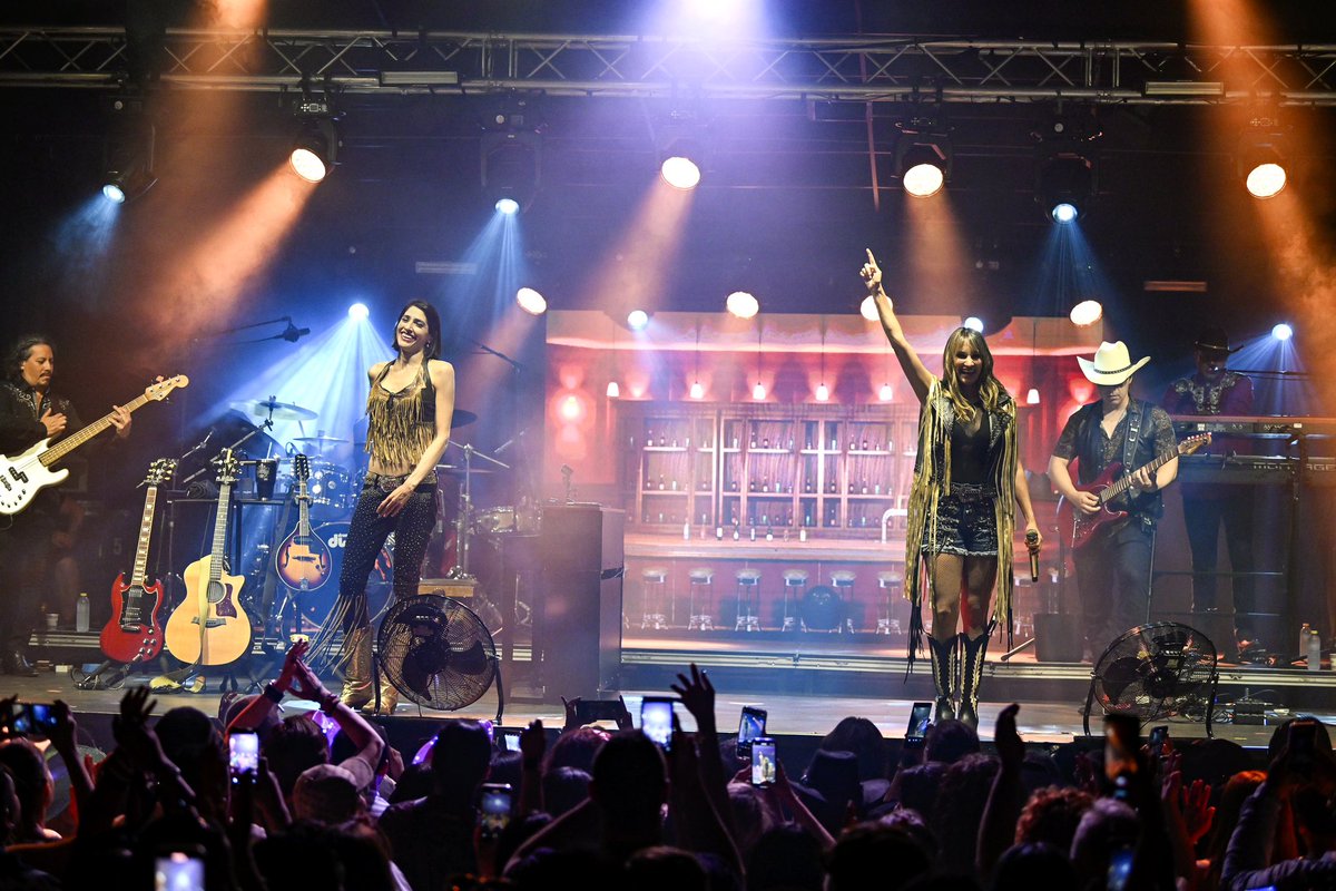 Murcia!!! Arrancamos con ustedes la gira HAASHVILLE en España 🇪🇸 🤗🤗❤️ ¡¡¡Gracias por tanto amor!!! Nos hicieron sentir en casa. 
📍Nos vemos hoy en Fuengirola
🎟️ marenostrumfuengirola.com/eventos/haash/