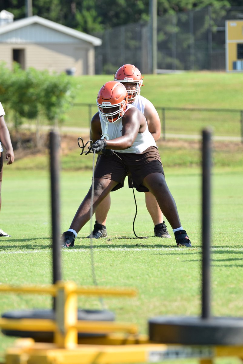 𝕴𝖙’𝖘 𝖉𝖔𝖓𝖊 𝖎𝖓 𝖙𝖍𝖊 𝖙𝖗𝖊𝖓𝖈𝖍𝖊𝖘 💪🏾

#believe #made