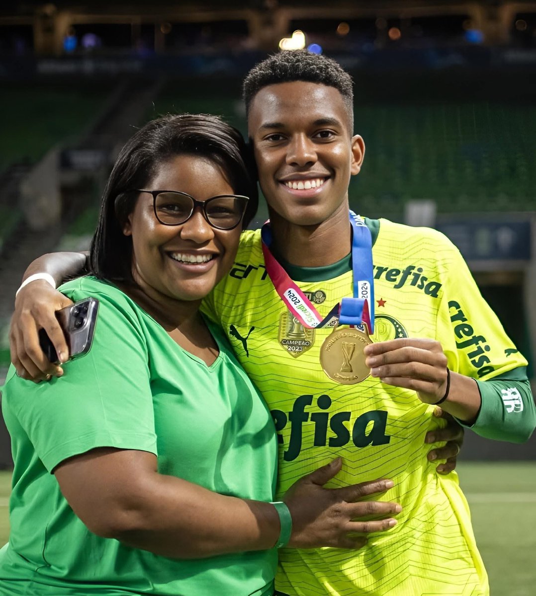 FrankKhalidUK's tweet photo. Estevao Willian with his mother. https://t.co/03xjqxfHp7