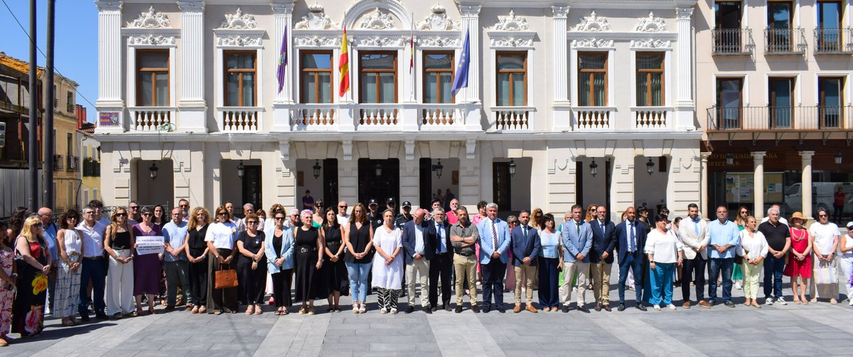 ↪️La Alianza Intercultural Socialista de #Guadalajara  se solidariza con la familia de Ramy Virginia Taccarelli, última víctima de la violencia de género y de origen venezolano.

🗣️<a href="/NivarOmar/">Omar Francisco Nivar</a> : "Es un asesinato cobarde y miserable"

acortar.link/VoUFMJ