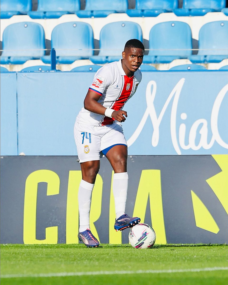 Mkadimbajnr's tweet photo. 🚨🟡⚫️ NEWS: Kaizer Chiefs have reached full agreement to sign South African defender Nkanyisa Shinga from Portuguese side FC Alverca!
Deal in place between both clubs, transfer fee agreed in the region of €200,000, as first revealed by MICKANO.
#Amakhosi #Shinga #Transfers https://t.co/FaxHdot15D
