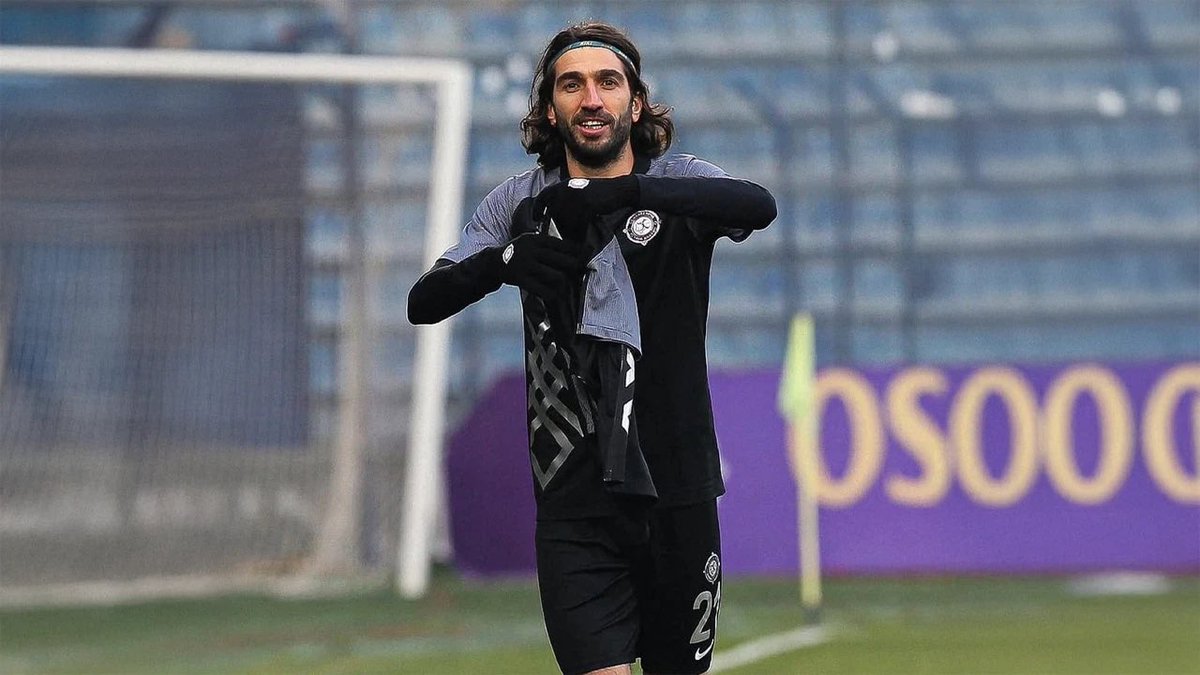 🔴 Burhan Eşer Bodrum FK’nın Yeni Hocası Oldu

▪️Diyarbakırlı eski futbolcu Burhan Eşer, 1. Lig ekibi Bodrum FK’nın teknik direktörlüğüne getirildi. İlk kez teknik adamlık yapacak olan Eşer, daha önce aynı kulüpte futbolcu ve yardımcı antrenör olarak görev almıştı.