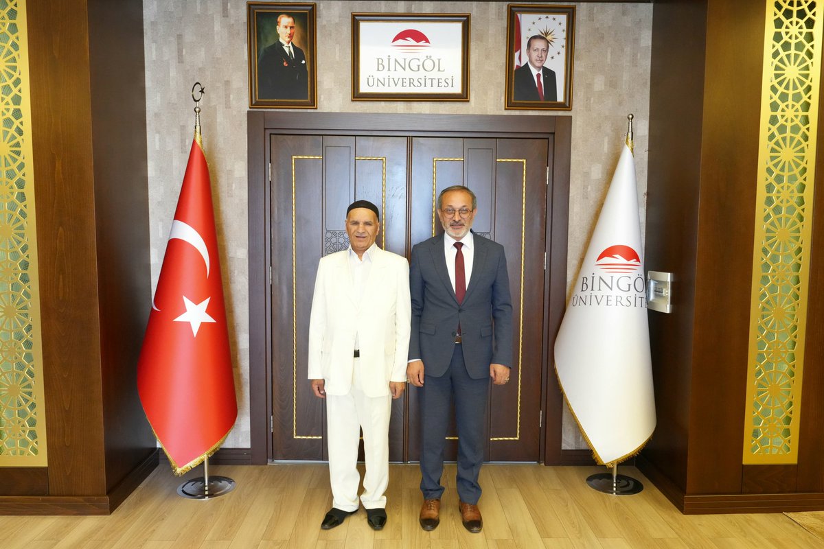 Rektörümüz Prof. Dr. Erdal Çelik, Hacı Hıdır Camii Müezzini Hafız Mücahit Burulday’ı makamında kabul etti. Gerçekleşen ziyarette, dini ve kültürel faaliyetler üzerine görüş alışverişinde bulunuldu, karşılıklı iş birliği imkânları değerlendirildi.

Bingöl University Rector Prof.