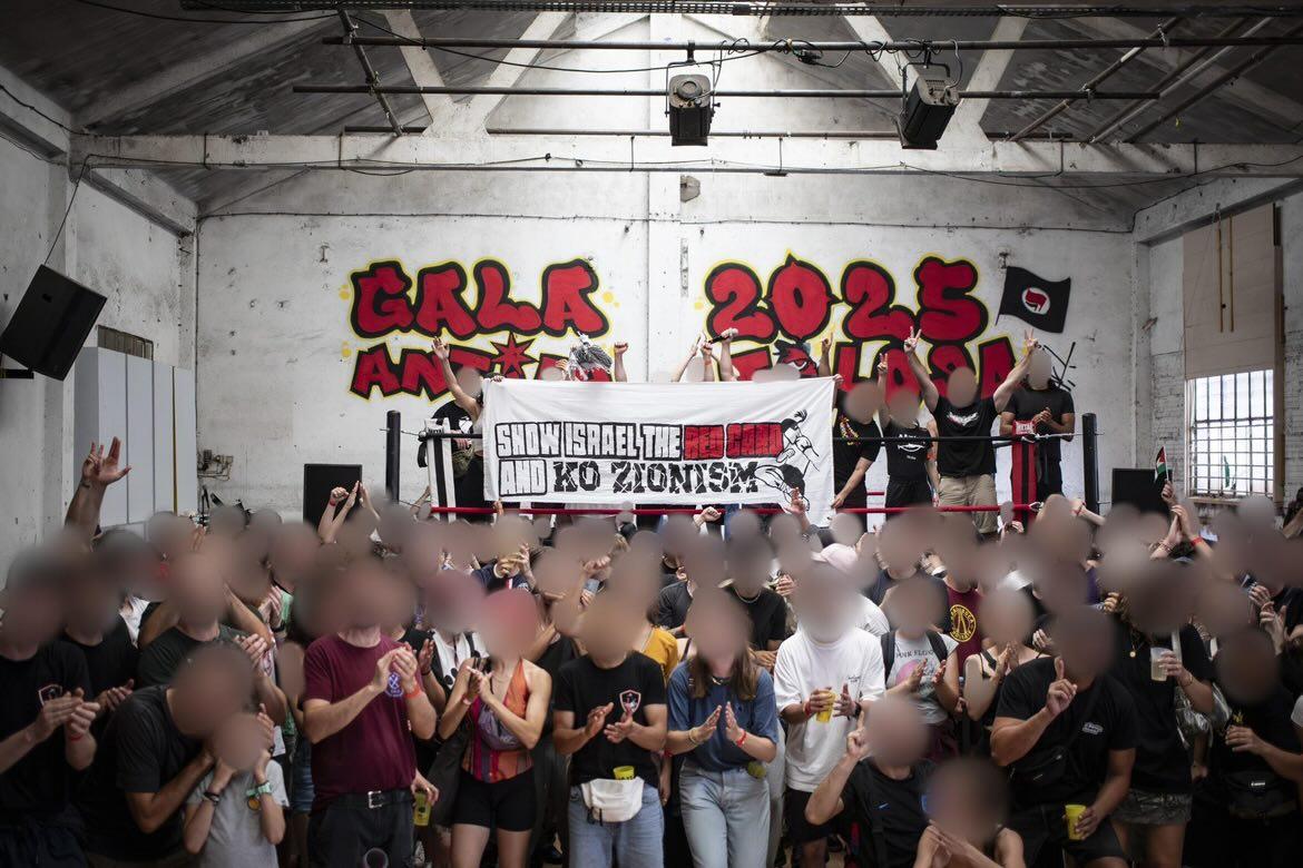 Action Antifasciste Tolosa with a KO red card 👊🟥

📌  Tolouse, France