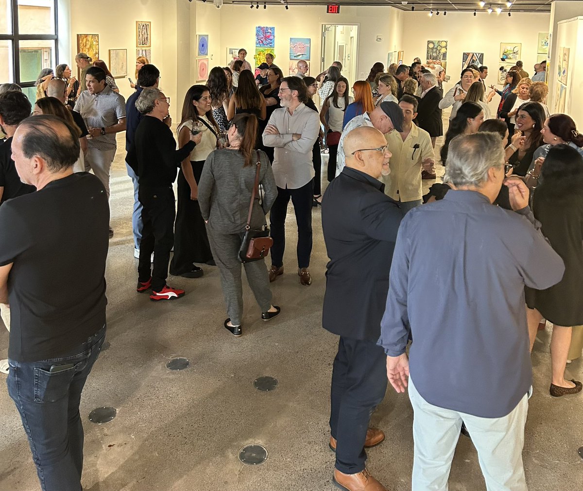ConsulMexMia's tweet photo. El jueves 26 de junio, el Instituto Cultural de México en Miami @ConsulMexMia inauguró #SUMEX, exposición derivada de la plataforma “Sumarte”, que visibiliza las aportaciones de artistas migrantes en🇺🇸.

Con la dirección de @AdrianaTorSa, SUMEX es una colaboración del @consulmexmia, su Instituto Cultural y la organización IDA, con el valioso apoyo de @rafamuci, @octaviodelamo, @alexpineco y @teremori.

La muestra se presenta en el marco anticipado de la celebración del “Mes de la Herencia Hispana”.

#SUMEX #ArteMigrante #DiplomaciaCulturalMx