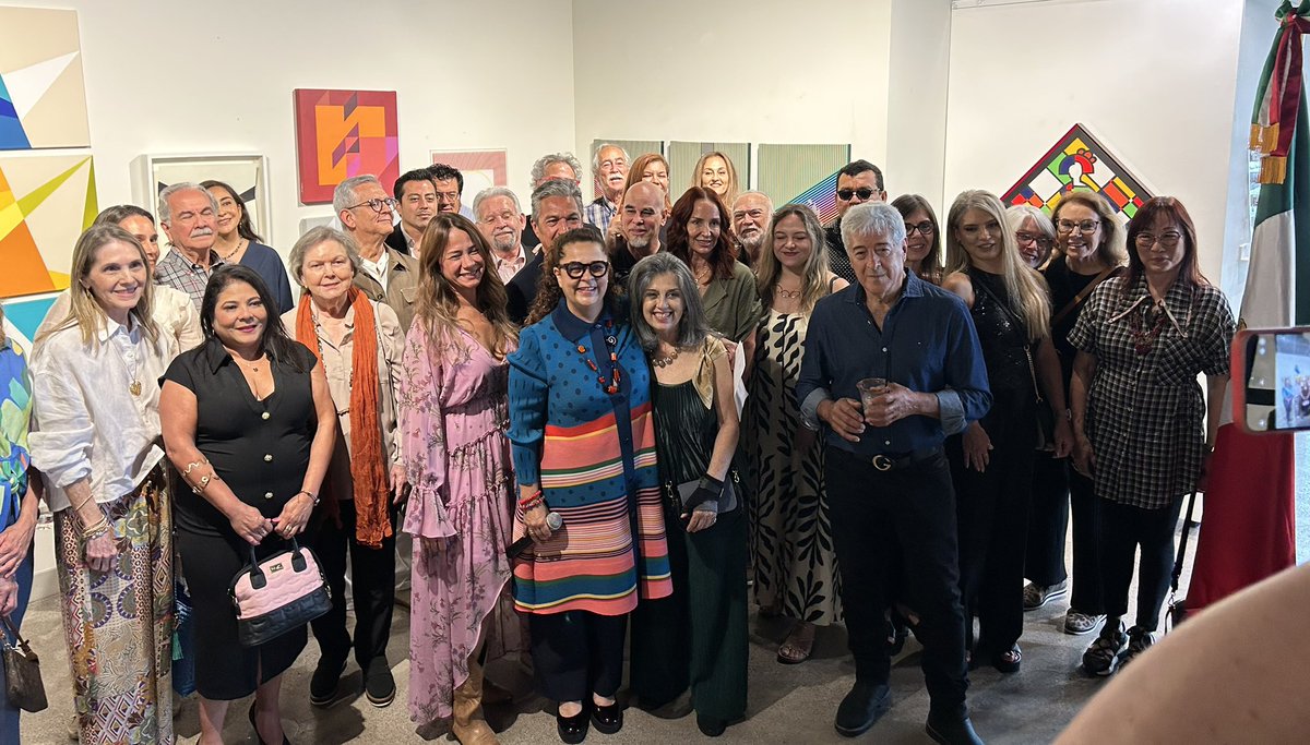 ConsulMexMia's tweet photo. El jueves 26 de junio, el Instituto Cultural de México en Miami @ConsulMexMia inauguró #SUMEX, exposición derivada de la plataforma “Sumarte”, que visibiliza las aportaciones de artistas migrantes en🇺🇸.

Con la dirección de @AdrianaTorSa, SUMEX es una colaboración del @consulmexmia, su Instituto Cultural y la organización IDA, con el valioso apoyo de @rafamuci, @octaviodelamo, @alexpineco y @teremori.

La muestra se presenta en el marco anticipado de la celebración del “Mes de la Herencia Hispana”.

#SUMEX #ArteMigrante #DiplomaciaCulturalMx