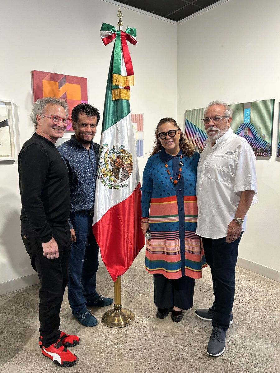 ConsulMexMia's tweet photo. El jueves 26 de junio, el Instituto Cultural de México en Miami @ConsulMexMia inauguró #SUMEX, exposición derivada de la plataforma “Sumarte”, que visibiliza las aportaciones de artistas migrantes en🇺🇸.

Con la dirección de @AdrianaTorSa, SUMEX es una colaboración del @consulmexmia, su Instituto Cultural y la organización IDA, con el valioso apoyo de @rafamuci, @octaviodelamo, @alexpineco y @teremori.

La muestra se presenta en el marco anticipado de la celebración del “Mes de la Herencia Hispana”.

#SUMEX #ArteMigrante #DiplomaciaCulturalMx