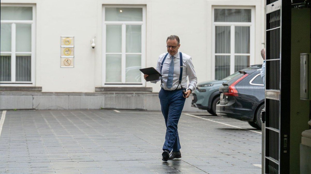 Regering zoekt in weekend verder naar akkoord over meerwaardebelasting tijd.be/politiek-econo…