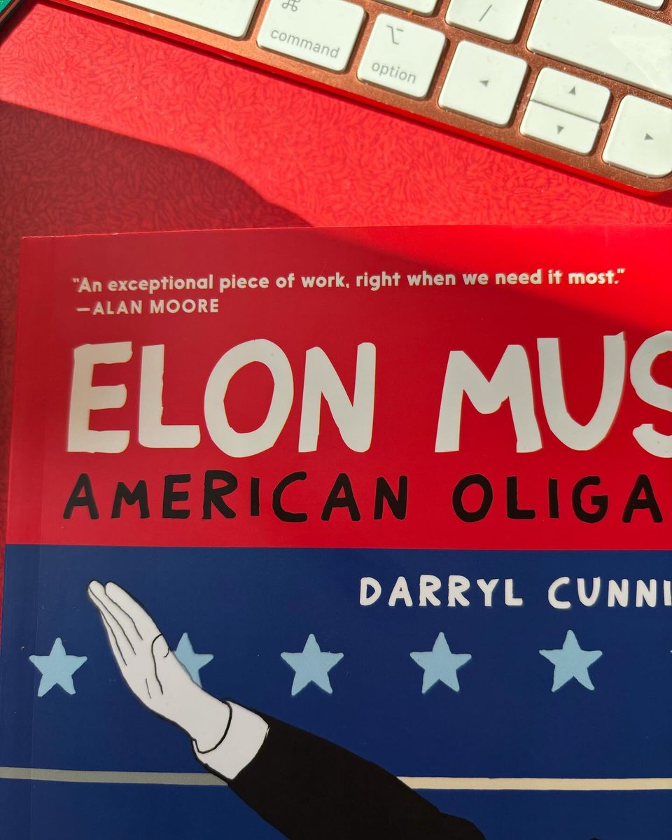 AcmeDarryl's tweet image. Finally got my hands on a copy of the English language edition of my book on Musk. Check out the Alan Moore quote. Pre-order now from all good books shops.