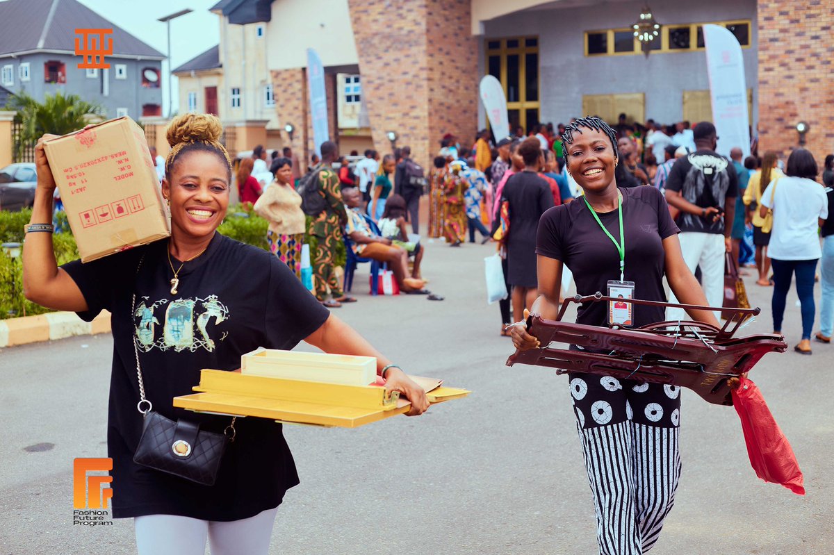 fashionfuturep's tweet image. The excitement was real as equipment met eager hands—because the right resources turn potential into productivity. 

This is how we build the future: one prepared young person at a time. 💪🏾🪡 

#fashionfutureprogram #FutureReady #FashionFutureProgram #mastercardfoundation