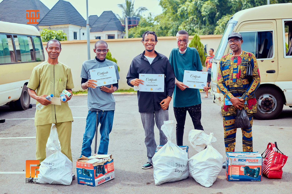 fashionfuturep's tweet image. The excitement was real as equipment met eager hands—because the right resources turn potential into productivity. 

This is how we build the future: one prepared young person at a time. 💪🏾🪡 

#fashionfutureprogram #FutureReady #FashionFutureProgram #mastercardfoundation