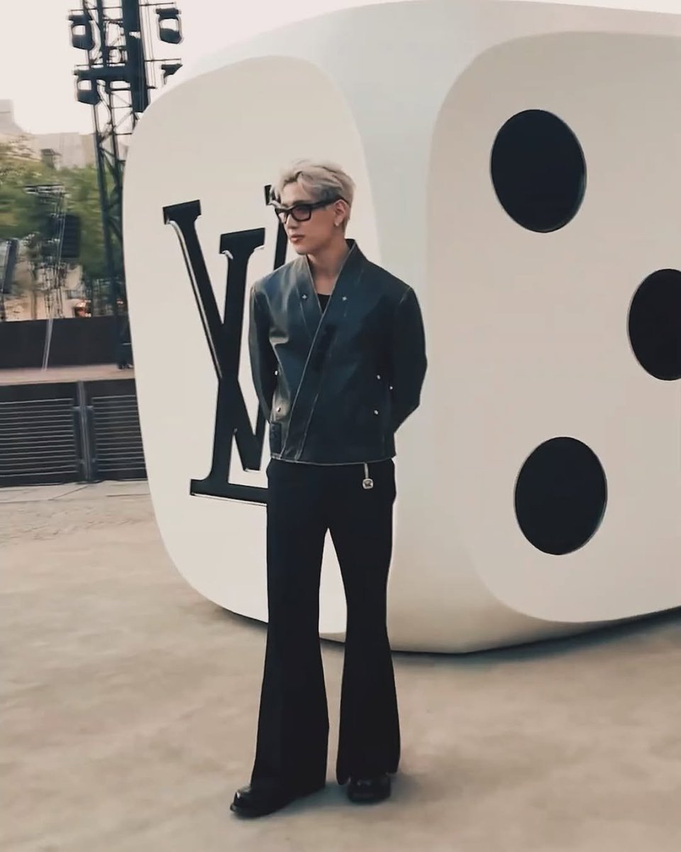 LuisVil98319060's tweet image. Paris, a place where the dreams come true 🔥🇨🇵🐍
      
LOUIS VUITTON ICON BAMBAM
#BamBamxLVMenSS26
#LVMenSS26
#SpringSummer26
#LouisVuitton @LouisVuitton 
#BamBam #뱀뱀 @BamBam1A