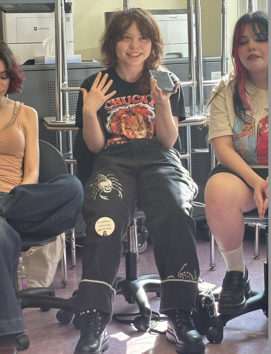 HousesontheMoon's tweet image. “Considering how the bigger goal is to have more queer history in school curriculums, it’s amazing that the step we’re taking is through art. Art touches people, it’s how we communicate as humans. It’s queer art & it’s queer education”-Ambar & Orion, HOTM Student Partners (1/3).