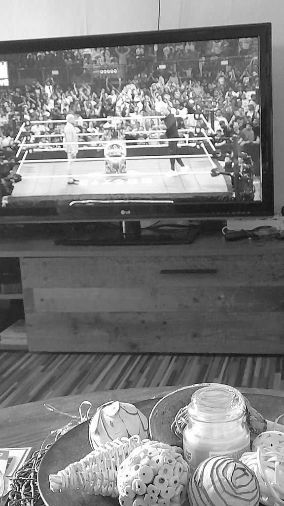 MadameMim36's tweet photo. Ein Hommage ans Wrestling
#bildlive ein Standbild
Oder auch :
" Kein Bild kein Ton wir kommen schon"
🙄 #SmackDown https://t.co/6QAH0XqiPs