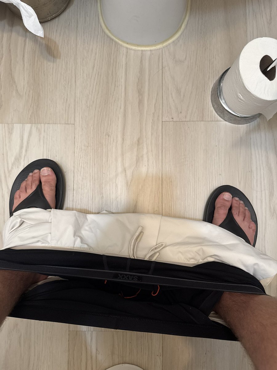 DaxMonroe86's tweet photo. Having some trouble after a chicken cutlet sandwich. Not sure how @Stacksppr does it every day #talons #lateformyteetime #daxbomb https://t.co/gR2lRAzwKw