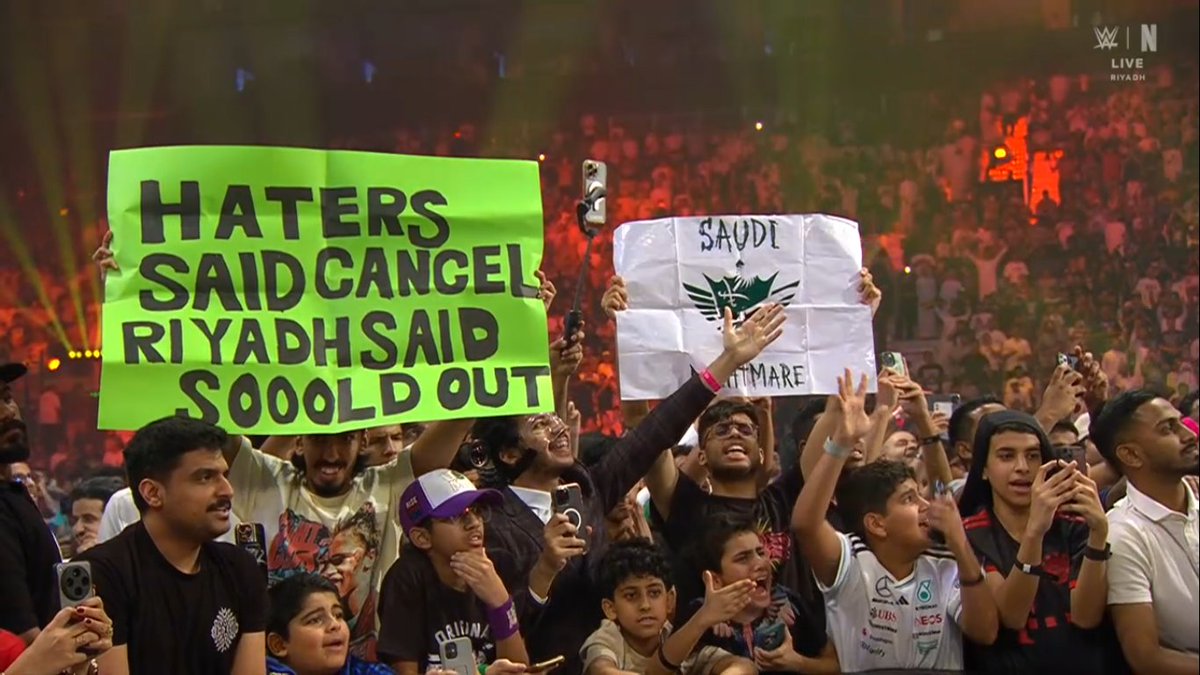 SunilVerma59186's tweet photo. #SmackDownb Netflix got crashed while WWE SmackDown. Is everything ok or a bomb got blast #wwesmackdown #SmackDown #Netflix https://t.co/RSgRHmxGVq