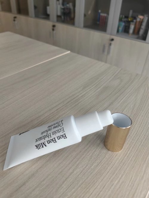 fffabs's tweet image. Going self funded on Moumoujus means I have full control of what I create, from the ingredients I put in it to the coating of the final plastic container.
I could have done it the easy way: glass jars, printed sticky labels off-the-shelf formula, but it wouldn’t have felt the…
