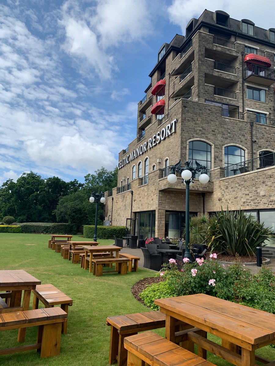 AfonTafTech's tweet photo. A lovely day was spent at the Celtic Manor Resort and USW Newport learning about careers in the Hospitality industry. @AfontafHigh #TeamTâf https://t.co/d2VUJRptso