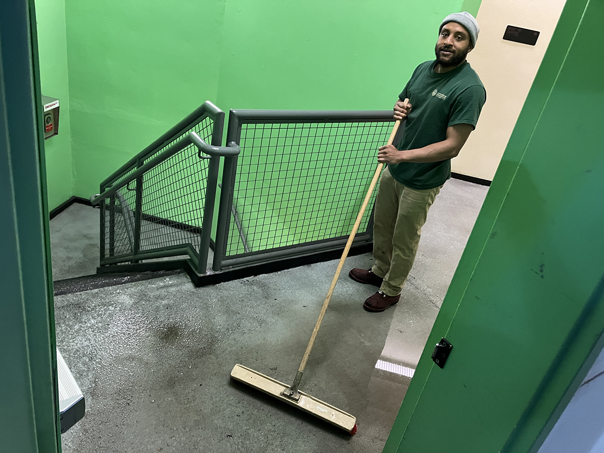 Thank you to our staff for keeping the building looking clean! We appreciate you!