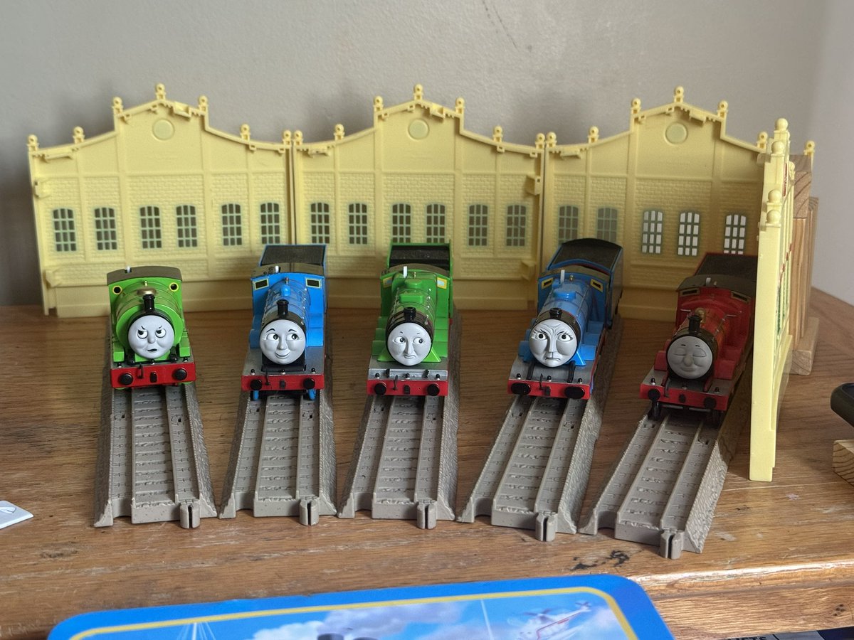tomasdaspoon's tweet image. lively shedmates ❤️❤️❤️