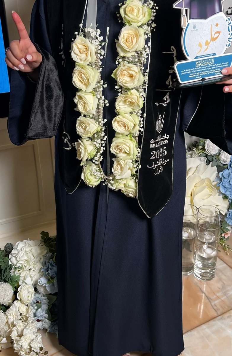 29khll's tweet photo. مابين "أقسم بالله العظيم أن أراقب الله في مهنتي" إلى "والله على ما أقول شهيد" هان على قلبي كل تعب أوصلني لما أنا عليه اليوم، الحمدلله 🩵🎓 https://t.co/QfIAuGZPLV