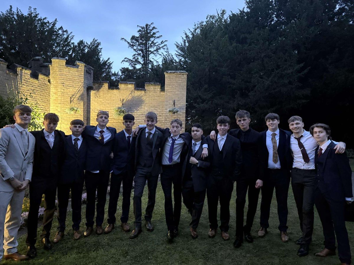 gibson77_louise's tweet photo. Gilberdyke Primary Boys from 2020 at their Year 11 Prom last night. Finally getting an end of school send off after missing out leaving Primary during covid 💙 @GilberdykeRocks https://t.co/zstEd3yMS1