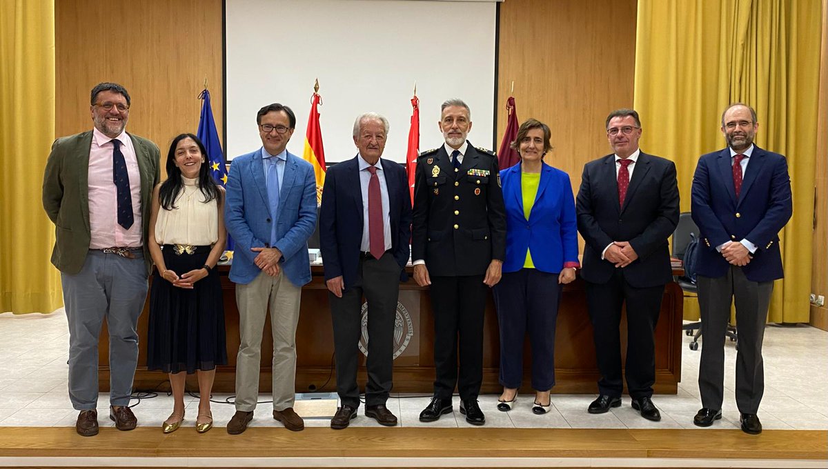 José Julio Fernández (@jojufe1) on Twitter photo Al concluir la tesis de hoy <a href="/unicomplutense/">Complutense</a> <a href="/ucm_derecho/">Facultad Derecho UCM</a>, el tribunal, el ya doctor Carlos Gajera y los dos directores <a href="/rafarubio/">Rafael Rubio Nuñez</a> #JoseMariaCoello Al concluir la tesis de hoy <a href="/unicomplutense/">Complutense</a> <a href="/ucm_derecho/">Facultad Derecho UCM</a>, el tribunal, el ya doctor Carlos Gajera y los dos directores <a href="/rafarubio/">Rafael Rubio Nuñez</a> #JoseMariaCoello